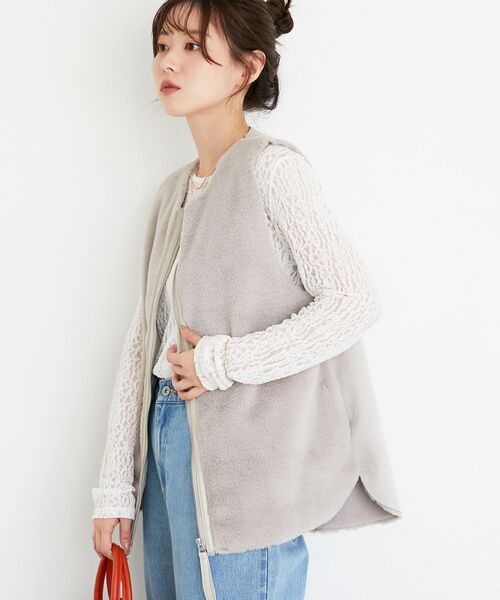 le.coeur blanc（ルクールブラン）の「フェイクファームートンベスト（その他アウター・レディース・グレイッシュベージュ/モカ・38）」の6枚目の写真