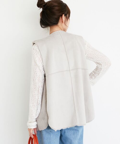 le.coeur blanc（ルクールブラン）の「フェイクファームートンベスト（その他アウター・レディース・グレイッシュベージュ/モカ・38）」の12枚目の写真