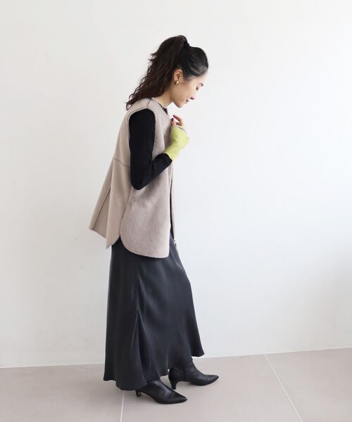 le.coeur blanc（ルクールブラン）の「フェイクファームートンベスト（その他アウター・レディース・グレイッシュベージュ/モカ・38）」の17枚目の写真