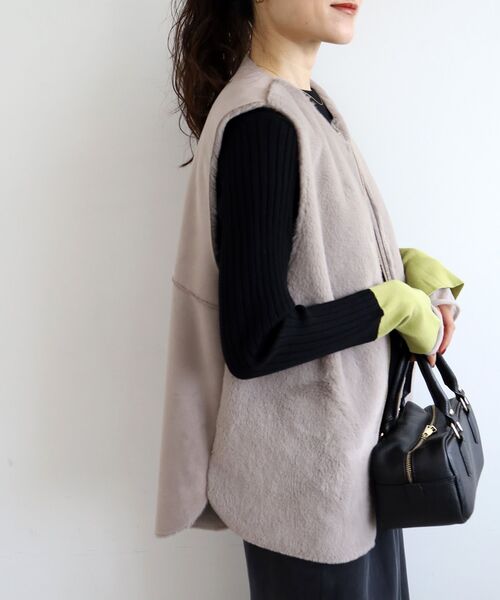 le.coeur blanc（ルクールブラン）の「フェイクファームートンベスト（その他アウター・レディース・グレイッシュベージュ/モカ・38）」の15枚目の写真