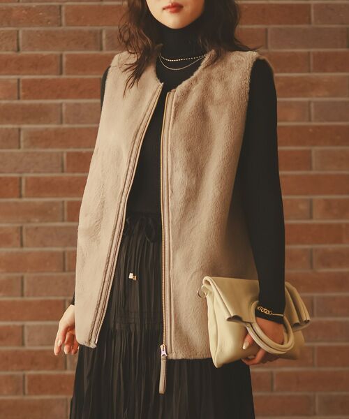 le.coeur blanc（ルクールブラン）の「フェイクファームートンベスト（その他アウター・レディース・グレイッシュベージュ/モカ・38）」の5枚目の写真