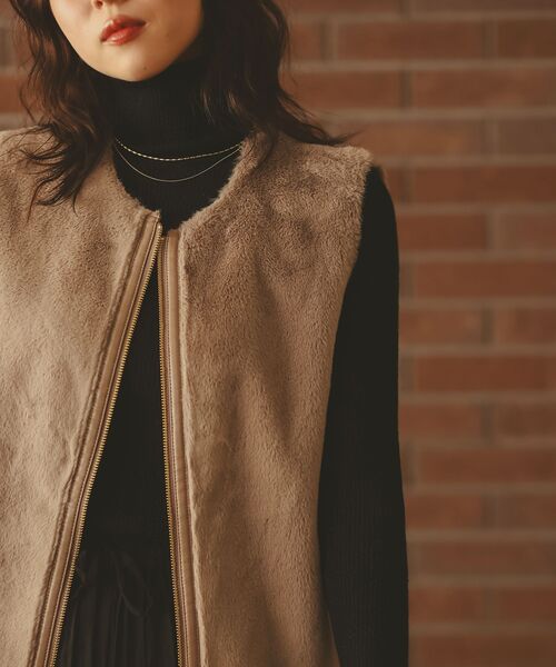 le.coeur blanc（ルクールブラン）の「フェイクファームートンベスト（その他アウター・レディース・グレイッシュベージュ/モカ・38）」の10枚目の写真