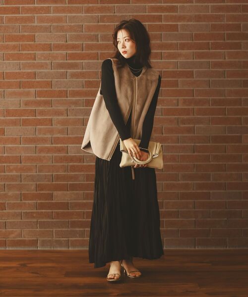 le.coeur blanc（ルクールブラン）の「フェイクファームートンベスト（その他アウター・レディース・グレイッシュベージュ/モカ・38）」の4枚目の写真