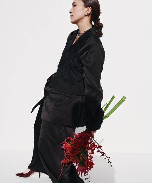 HARE（ハレ）の「【百田夏菜子着用/OCCASION SERIES】フラワーモチーフビスチェ(HARE)（その他トップス・レディース・ブラック・FREE）」の4枚目の写真