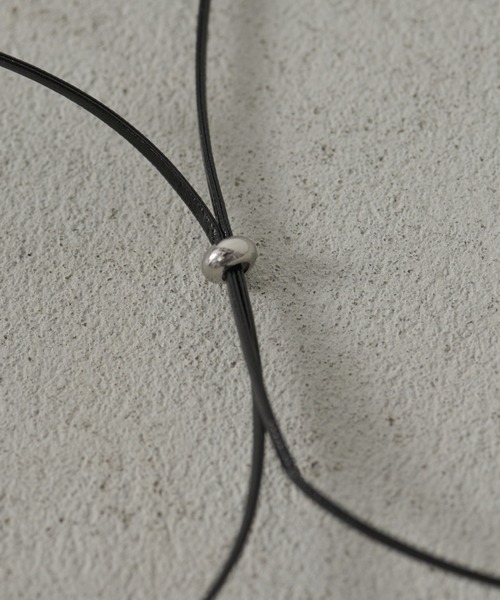 AIC.（エーアイシー）の「カーブモチーフコードチョーカーネックレス（ネックレス・レディース・シルバー・FREE）」の4枚目の写真