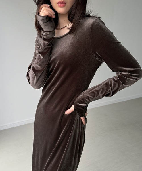 junoah(ジュノア)の「薄手バックドロストベロアワンピース(裏地なし)(ワンピース・レディース・チャコール/モカ/ブラック・LARGE/MEDIUM/SMALL)」の7枚目の写真