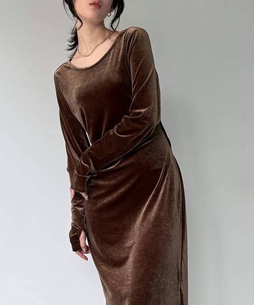 junoah(ジュノア)の「薄手バックドロストベロアワンピース(裏地なし)(ワンピース・レディース・チャコール/モカ/ブラック・LARGE/MEDIUM/SMALL)」の12枚目の写真