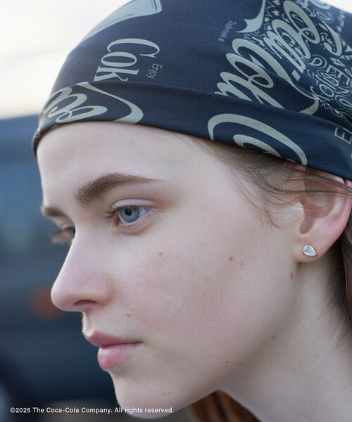 SALON adam et rope'（サロン アダム エ ロペ）の「Coca-Cola スカーフ（バンダナ/スカーフ・レディース・ブラック/ベージュ・FREE）」の3枚目の写真