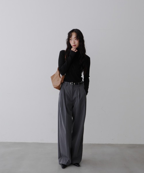 NUJOH（ヌゾ）の「Soft Ribbed Slim Fit Turtleneck Knit / ソフトリブ スリムフィット タートルネック ニット（Tシャツ/カットソー・レディース・グレー/ブラック・FREE）」の5枚目の写真