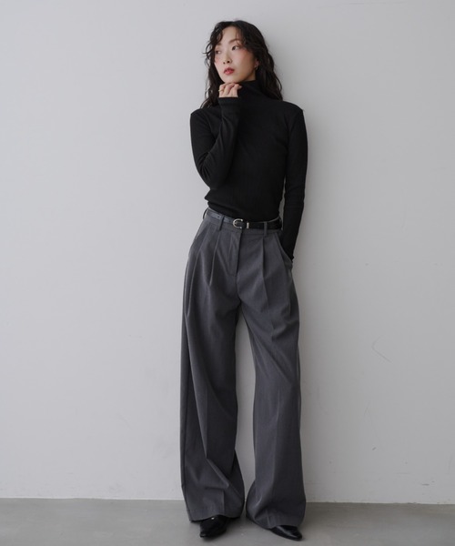NUJOH（ヌゾ）の「Soft Ribbed Slim Fit Turtleneck Knit / ソフトリブ スリムフィット タートルネック ニット（Tシャツ/カットソー・レディース・グレー/ブラック・FREE）」の10枚目の写真