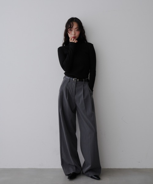 NUJOH（ヌゾ）の「Soft Ribbed Slim Fit Turtleneck Knit / ソフトリブ スリムフィット タートルネック ニット（Tシャツ/カットソー・レディース・グレー/ブラック・FREE）」の11枚目の写真
