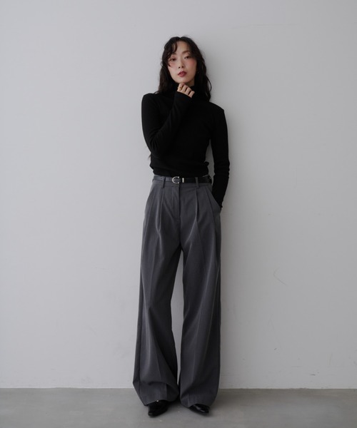NUJOH（ヌゾ）の「Soft Ribbed Slim Fit Turtleneck Knit / ソフトリブ スリムフィット タートルネック ニット（Tシャツ/カットソー・レディース・グレー/ブラック・FREE）」の13枚目の写真
