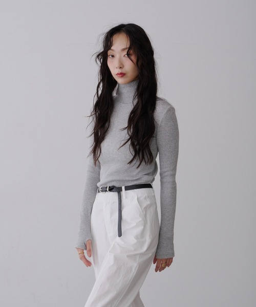 NUJOH（ヌゾ）の「Soft Ribbed Slim Fit Turtleneck Knit / ソフトリブ スリムフィット タートルネック ニット（Tシャツ/カットソー・レディース・グレー/ブラック・FREE）」の20枚目の写真
