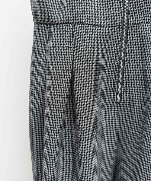 SAISON DE PAPILLON（セゾンドパピヨン）の「タック入りフロントジップサロペット（サロペット/オーバーオール・レディース・グレー・S/M/L）」の15枚目の写真