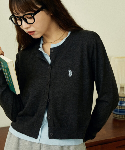 U.S. POLO ASSN.(ユーエスポロアッスン)の「U.S. POLO ASSN. × PUBLUX/ユーエスポロアッスン フェイクレイヤード カーディガン 限定展開(カーディガン/ボレロ・レディース・ネイビー/グレー/チャコールグレー/ブラウン・フリ-)」の8枚目の写真