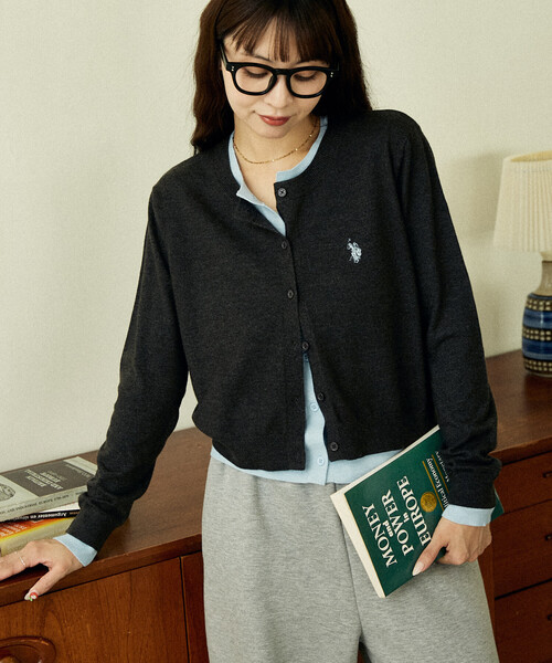 U.S. POLO ASSN.(ユーエスポロアッスン)の「U.S. POLO ASSN. × PUBLUX/ユーエスポロアッスン フェイクレイヤード カーディガン 限定展開(カーディガン/ボレロ・レディース・ネイビー/グレー/チャコールグレー/ブラウン・フリ-)」の9枚目の写真