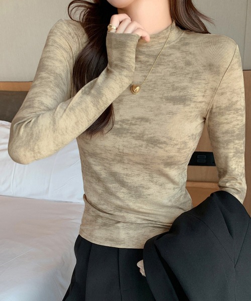DAY CLOSET(デイ クローゼット)の「【主役も脇役もこなす柄ニット】長袖タイダイ柄プチハイネックニットトップス レディース(ニット/セーター・レディース・ブラック/ベージュ/グレー・M/L)」の3枚目の写真