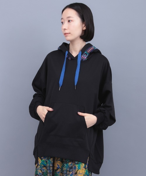 チチカカ（チチカカ）の「裏シャギ－刺繍ポカフーディー（パーカー・レディース・アイボリー/ブラック/ライトブルー・FREE）」の2枚目の写真