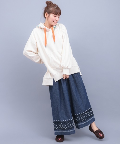 チチカカ（チチカカ）の「裏シャギ－刺繍ポカフーディー（パーカー・レディース・アイボリー/ブラック/ライトブルー・FREE）」の10枚目の写真