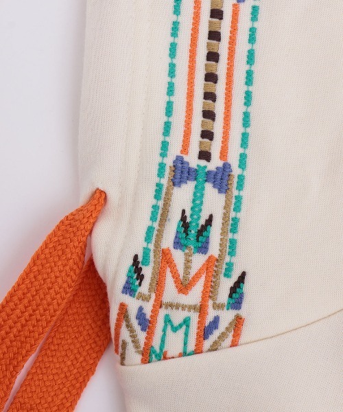 チチカカ（チチカカ）の「裏シャギ－刺繍ポカフーディー（パーカー・レディース・アイボリー/ブラック/ライトブルー・FREE）」の19枚目の写真