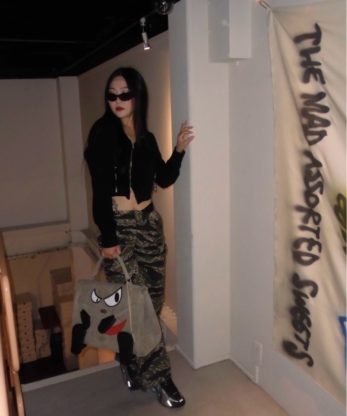 ROYAL FLASH（ロイヤルフラッシュ）の「MITSUKI/ミツキ/WAVE ZIP PARKA（パーカー・レディース・ブラック/ホワイト・F）」の5枚目の写真