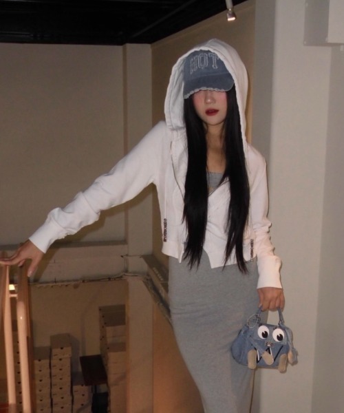 ROYAL FLASH（ロイヤルフラッシュ）の「MITSUKI/ミツキ/WAVE ZIP PARKA（パーカー・レディース・ブラック/ホワイト・F）」の8枚目の写真