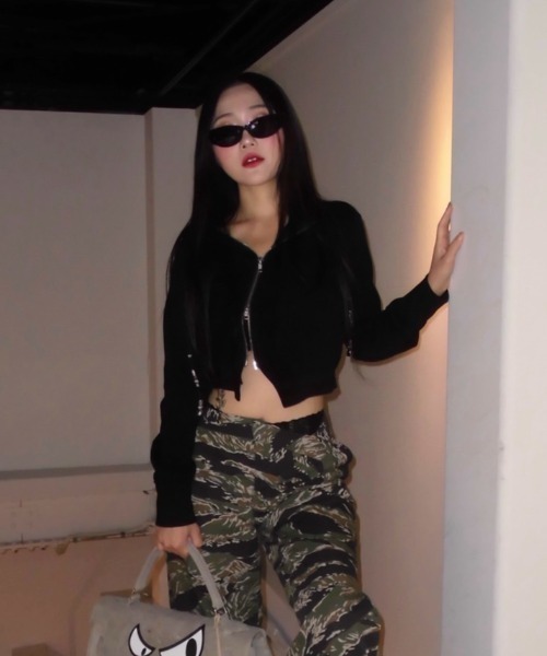 ROYAL FLASH（ロイヤルフラッシュ）の「MITSUKI/ミツキ/WAVE ZIP PARKA（パーカー・レディース・ブラック/ホワイト・F）」の18枚目の写真