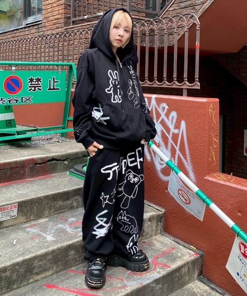 Candy Stripper（キャンディストリッパー）の「GRAFFITI PRINT パンツ