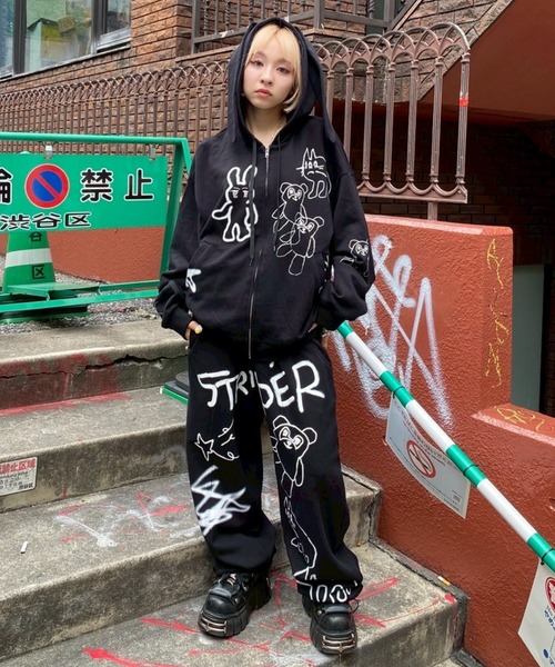 Candy Stripper（キャンディストリッパー）の「GRAFFITI PRINT パンツ