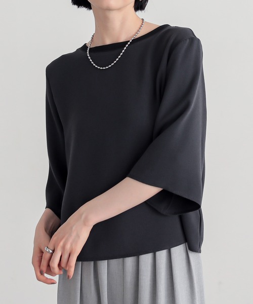 for/c(フォーシー)の「ジョーゼットきれいめカジュアルハーフスリーブブラウス【サスティナブル】(Tシャツ/カットソー・レディース・オフホワイト/ブラック・L/M)」の9枚目の写真