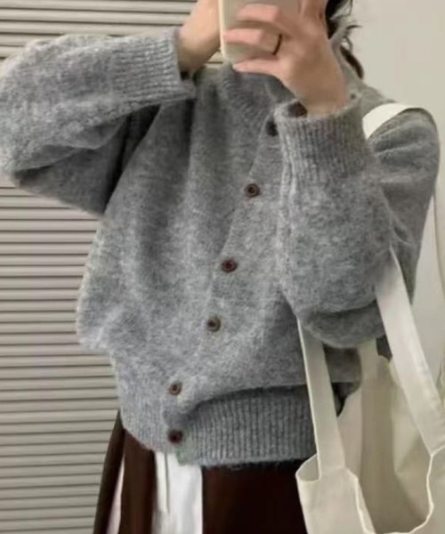 2ly2(トゥーリートゥー)の「ふんわり暖かいハイネック風ニットカーディガン(カーディガン/ボレロ・レディース・キャメル/ボルドー/ダークグレー/ベージュ/グレー・FREE)」の1枚目の写真