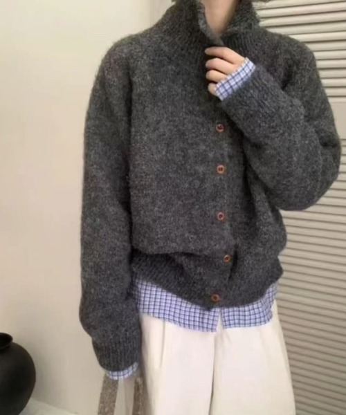 2ly2(トゥーリートゥー)の「ふんわり暖かいハイネック風ニットカーディガン(カーディガン/ボレロ・レディース・キャメル/ボルドー/ダークグレー/ベージュ/グレー・FREE)」の6枚目の写真