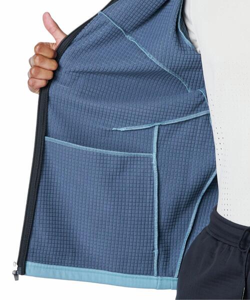 UNDER ARMOUR(アンダーアーマー)の「UAウインターニット 3レイヤー フルジップ フーディー(トレーニング/メンズ)(その他アウター・メンズ・ダークネイビー・L/2XL/S/XL/3XL/M)」の2枚目の写真