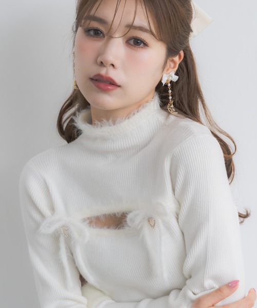couture BY ROJITA(クチュールバイロジータ)の「デコルテ開きニット(ニット/セーター・レディース・グレー/ブラック/ホワイト・FREE)」の1枚目の写真