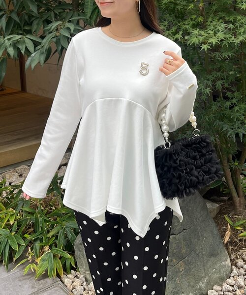 prose verse(プロズヴェール)の「イレギュラーヘムカーブペプラムロンT(Tシャツ/カットソー・レディース・ブラウン/ブラック/ネイビー/オフホワイト/ブルー系その他/イエロー・LARGE/MEDIUM)」の2枚目の写真