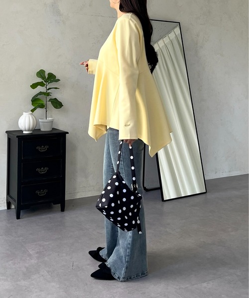 prose verse(プロズヴェール)の「イレギュラーヘムカーブペプラムロンT(Tシャツ/カットソー・レディース・ブラウン/ブラック/ネイビー/オフホワイト/ブルー系その他/イエロー・LARGE/MEDIUM)」の22枚目の写真