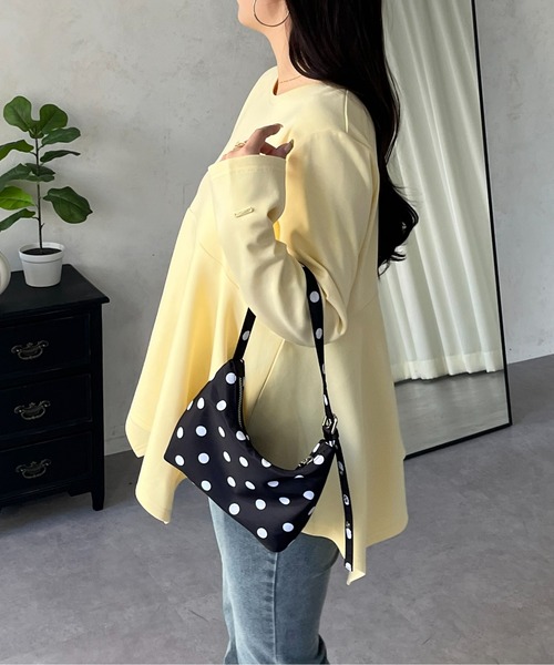 prose verse(プロズヴェール)の「イレギュラーヘムカーブペプラムロンT(Tシャツ/カットソー・レディース・ブラウン/ブラック/ネイビー/オフホワイト/ブルー系その他/イエロー・LARGE/MEDIUM)」の15枚目の写真