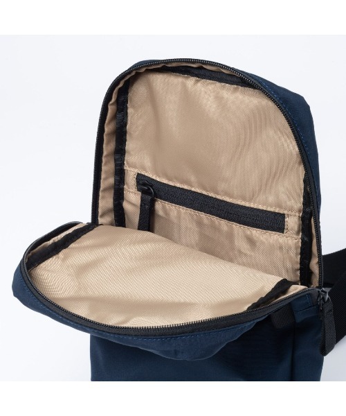 BEAMS DESIGN(ビームス デザイン)の「BEAMSDESIGN(ビームスデザイン)Diagonal 縦型ボディバッグ(ボディバッグ/ウエストポーチ・メンズ・ブラック/カーキ/オリーブ/ネイビー・FREE)」の8枚目の写真