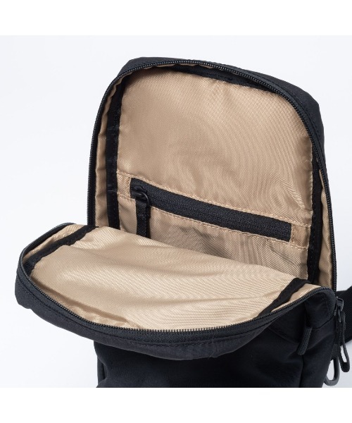 BEAMS DESIGN(ビームス デザイン)の「BEAMSDESIGN(ビームスデザイン)Diagonal 縦型ボディバッグ(ボディバッグ/ウエストポーチ・メンズ・ブラック/カーキ/オリーブ/ネイビー・FREE)」の13枚目の写真