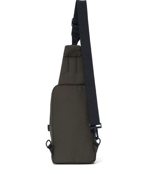 BEAMS DESIGN(ビームス デザイン)の「BEAMSDESIGN(ビームスデザイン)Diagonal 縦型ボディバッグ(ボディバッグ/ウエストポーチ・メンズ・ブラック/カーキ/オリーブ/ネイビー・FREE)」の17枚目の写真