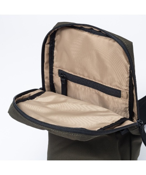BEAMS DESIGN(ビームス デザイン)の「BEAMSDESIGN(ビームスデザイン)Diagonal 縦型ボディバッグ(ボディバッグ/ウエストポーチ・メンズ・ブラック/カーキ/オリーブ/ネイビー・FREE)」の18枚目の写真