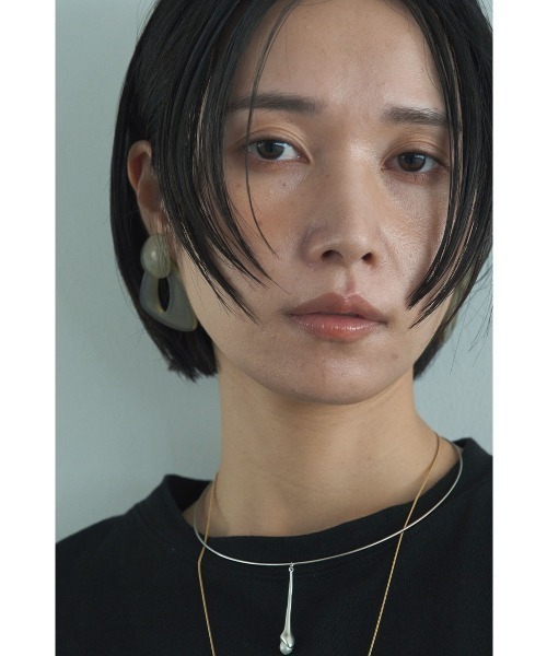 marjour（マージュール）の「TRANSLUCENT TRIANGLE PIERCE（ピアス（両耳用）・レディース・カーキ/オレンジ・FREE）」の2枚目の写真