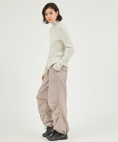 MIZUNO（ミズノ　）の「【emmi｜MIZUNO】ブレスサーモパンツ（スポーツグッズ・レディース・グレイッシュベージュ・S/M）」の10枚目の写真