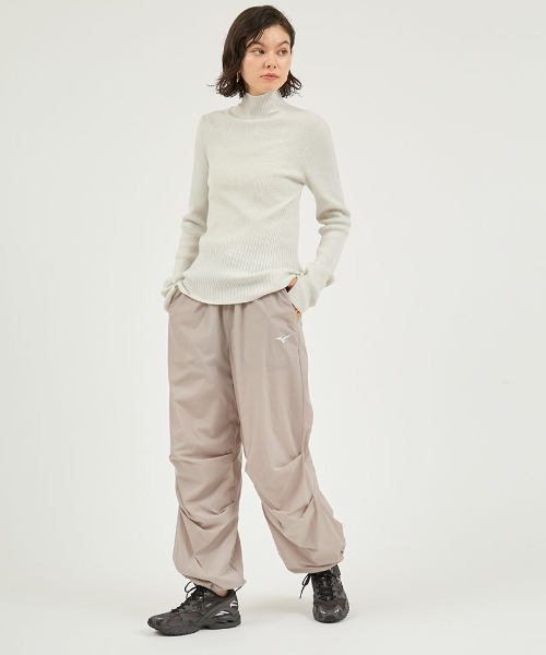MIZUNO（ミズノ　）の「【emmi｜MIZUNO】ブレスサーモパンツ（スポーツグッズ・レディース・グレイッシュベージュ・S/M）」の13枚目の写真