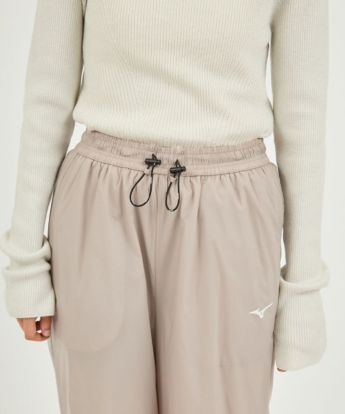 MIZUNO（ミズノ　）の「【emmi｜MIZUNO】ブレスサーモパンツ（スポーツグッズ・レディース・グレイッシュベージュ・S/M）」の17枚目の写真