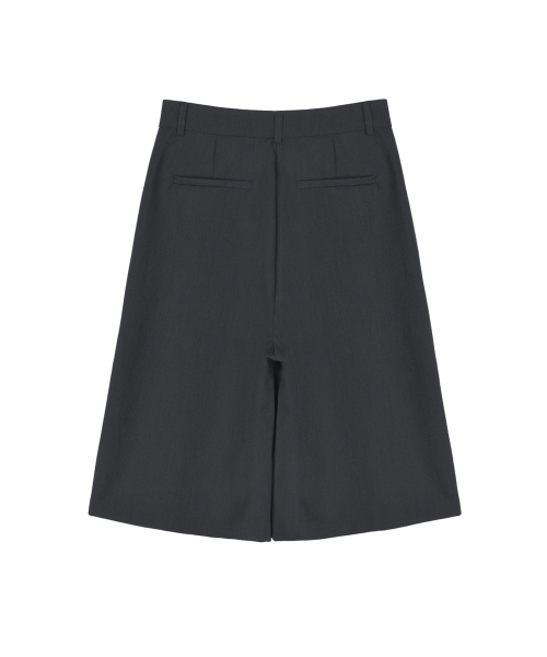 NICK&NICOLE(ニックアンドニコール)の「WIDE PINTUCK BERMUDA PANTS_CHARCOAL(その他パンツ・レディース・その他・MEDIUM/SMALL)」の4枚目の写真