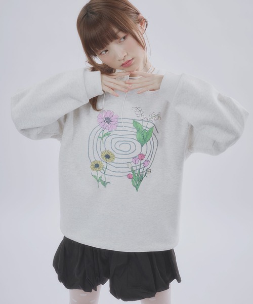 MSGirl(エムエスジーガール)の「フラワーグラフィックスウェット(スウェット・レディース・ホワイト系/グレー系・F)」の16枚目の写真