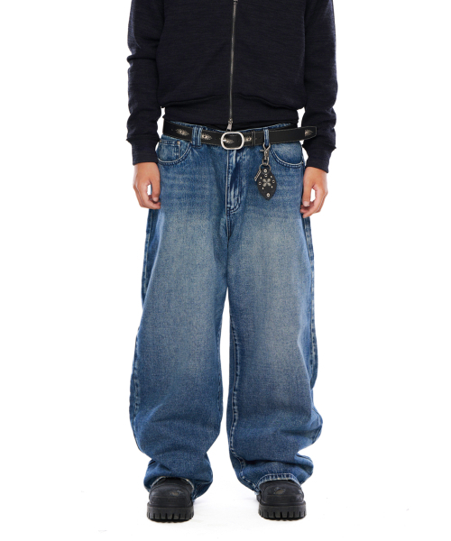 AAKAM（アーカム）の「Back Studded Denim Pants (Blue)（デニムパンツ・レディース・その他・1/2）」の6枚目の写真