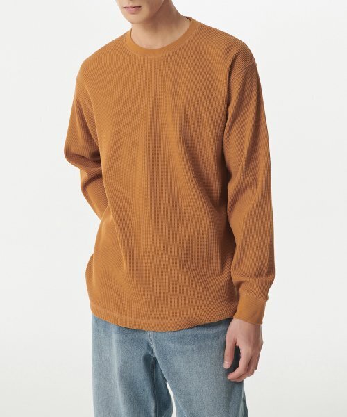 MUSINSA STANDARD（ムシンサスタンダード）の「ワッフルリラックスクルーネック長袖Tシャツ[テラコッタ]（Tシャツ/カットソー・メンズ・その他・SMALL/MEDIUM/LARGE/X-LARGE/XX-LARGE/XXX-LARGE）」の2枚目の写真