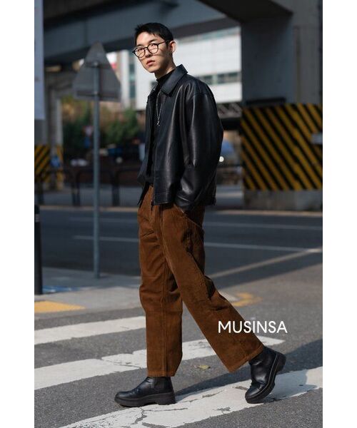 MUSINSA STANDARD(ムシンサスタンダード)の「ワイドコーデュロイパンツ【ブラウン】(その他パンツ・メンズ・その他・38/36/34/32/30/31/33/26/27/28/29)」の15枚目の写真